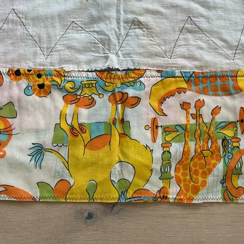 Vintage Handmade Circus Animal Baby Quilt Lion Giraffe Retro Nursery 42x36